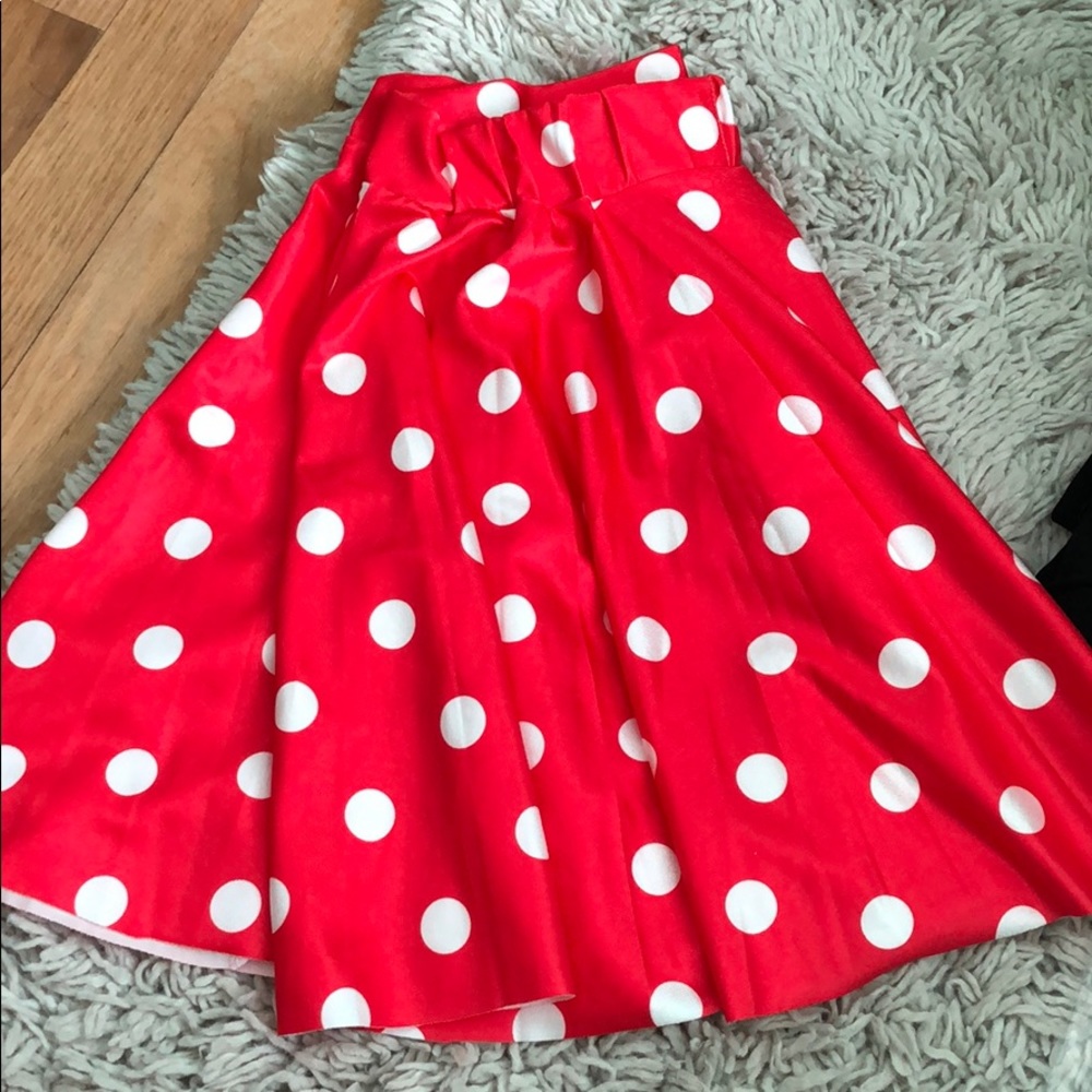 Short polkadots min skirt